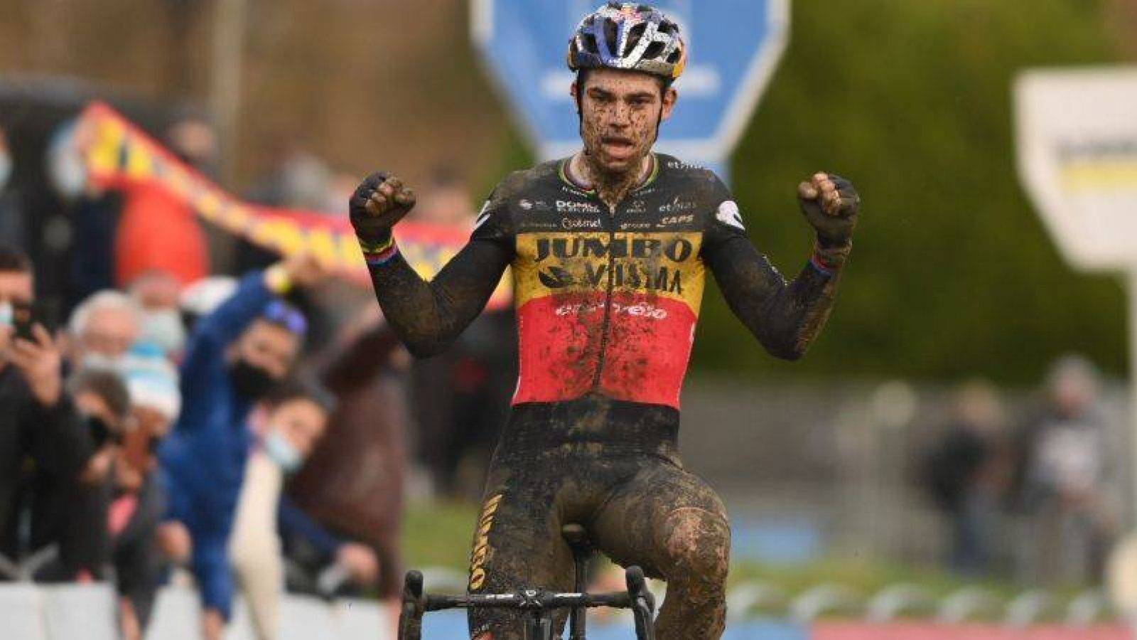 Belgian Wout Van Aert celebrates as he crosses the finish line to win the men elite race of the GP Sven Nys, the fourth stage (4/8) in the Trofee Veldrijden Cyclocross competition, Saturday 01 January 2022 in Baal, Belgium.
BELGA PHOTO DAVID STOCKMAN